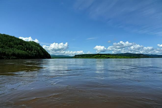黑龙江，暖阳下的家乡与温馨家庭故事